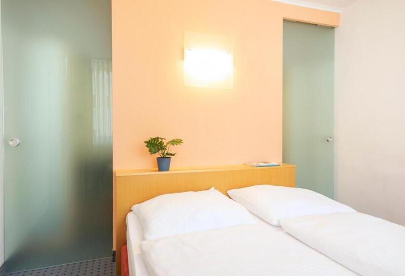 جناح جونيور, Achat Hotel Suhl