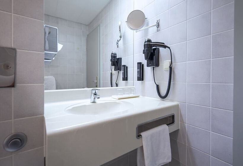 جناح جونيور, Achat Hotel Suhl