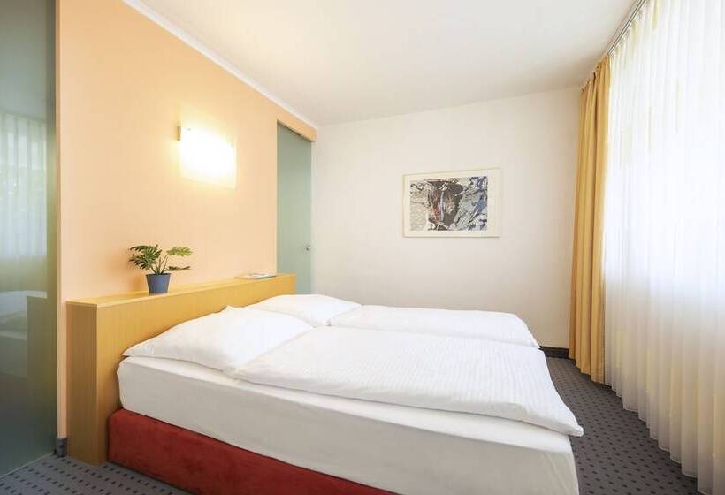 جناح جونيور, Achat Hotel Suhl