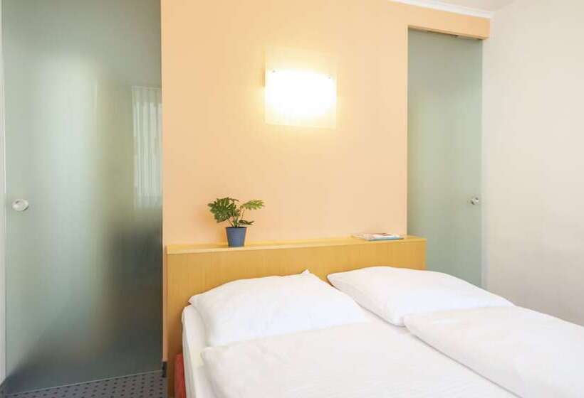 جناح جونيور, Achat Hotel Suhl