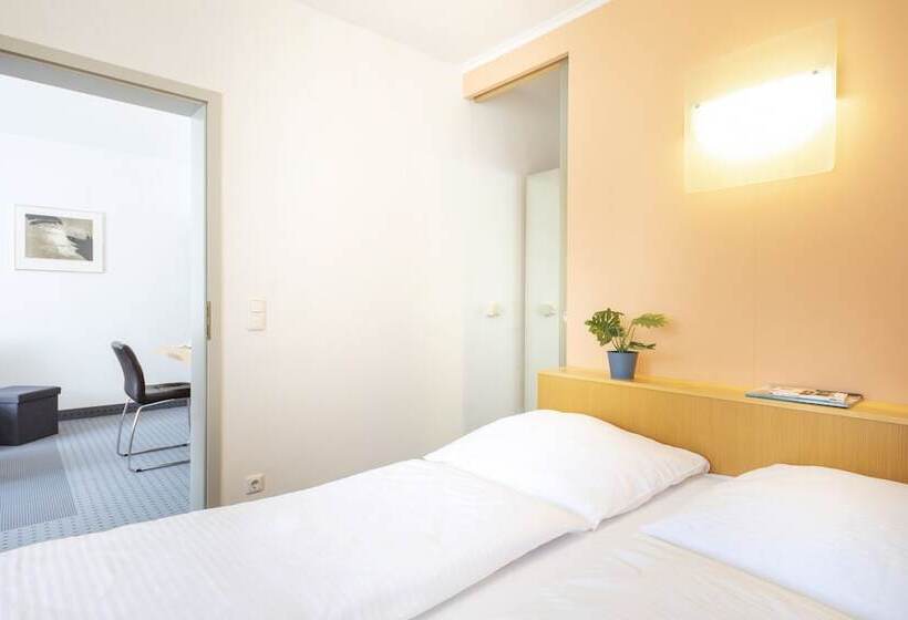 جناح جونيور, Achat Hotel Suhl