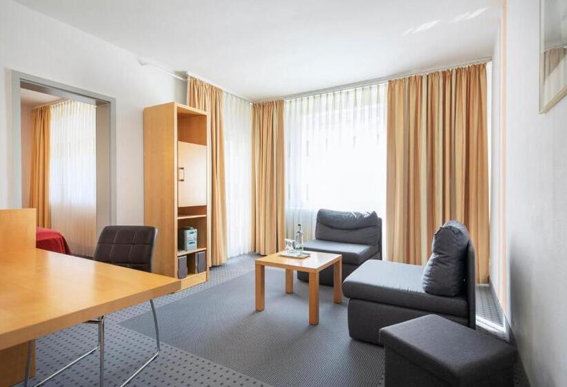 جناح جونيور, Achat Hotel Suhl