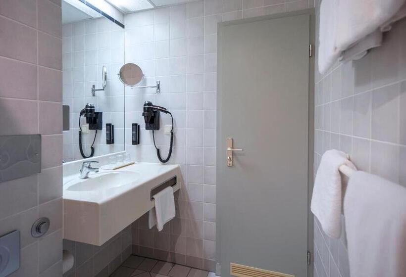 جناح جونيور, Achat Hotel Suhl