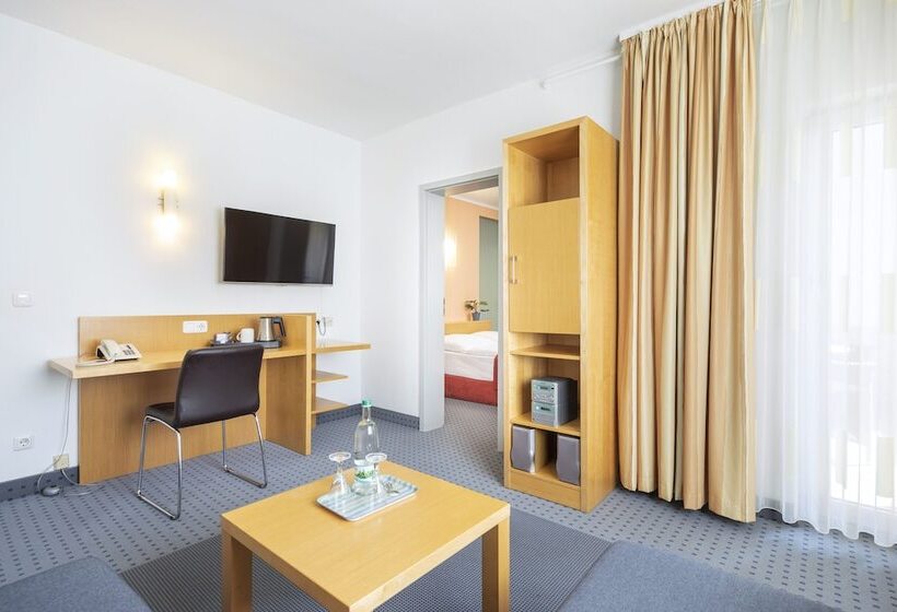 جناح جونيور, Achat Hotel Suhl