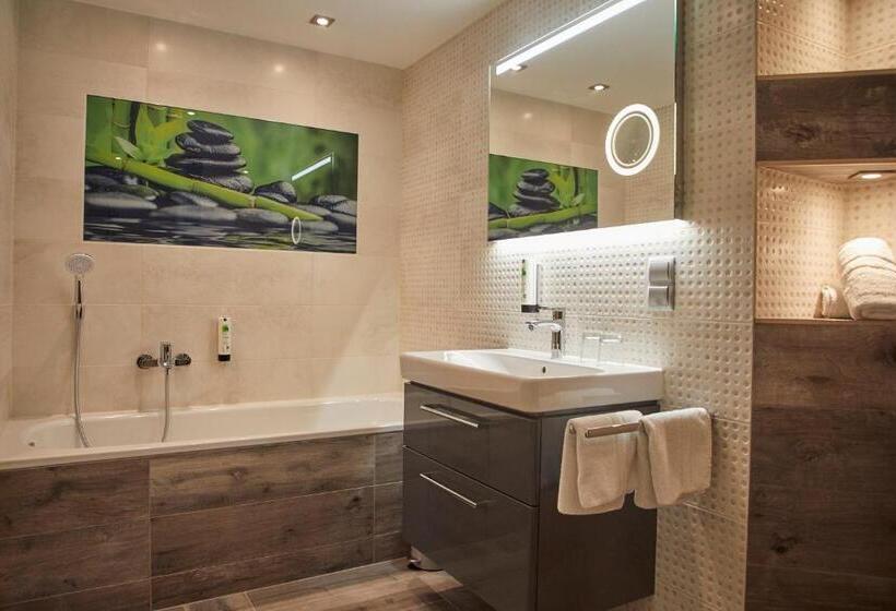 Полулюкс, Bernstein Acamed Resort