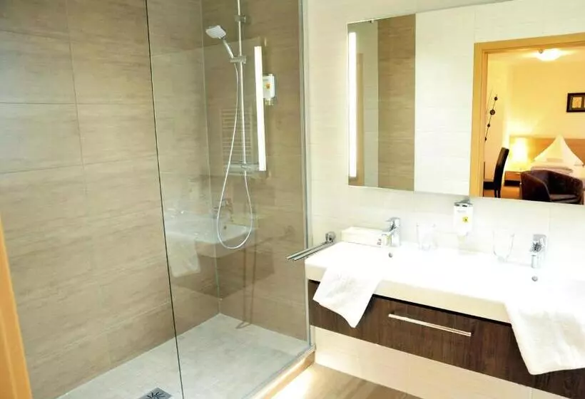 スーペリアールーム, Bernstein Acamed Resort
