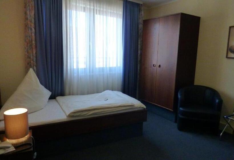 标准单人间, Central