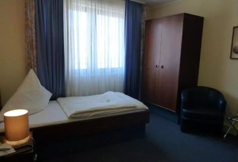 Standard Yhden Hengen Huone, Central