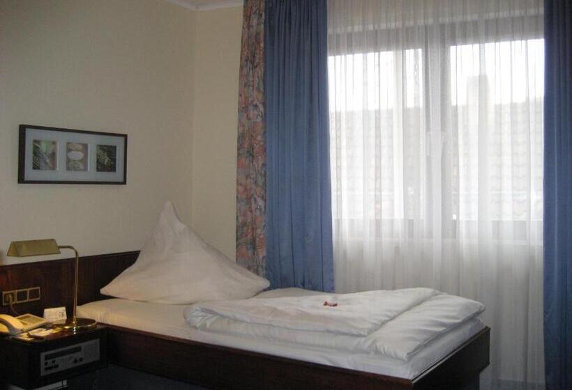 标准单人间, Central