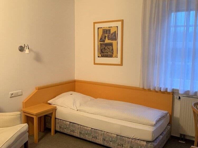 اتاق استاندارد یک نفره, Eichenhof