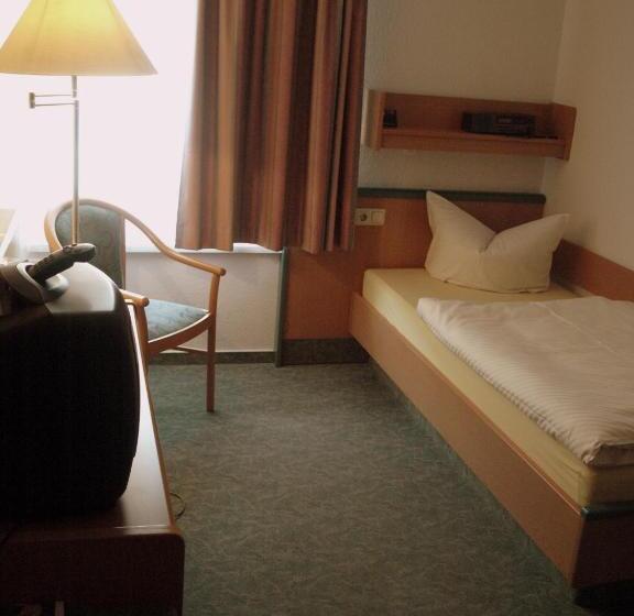 标准单人间, Friesen