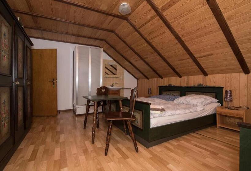 חדר סטנדרט לשלושה, Restaurant Johanniskreuz