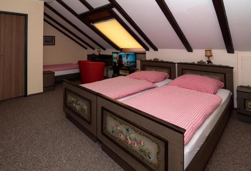 חדר סטנדרט לשלושה, Restaurant Johanniskreuz