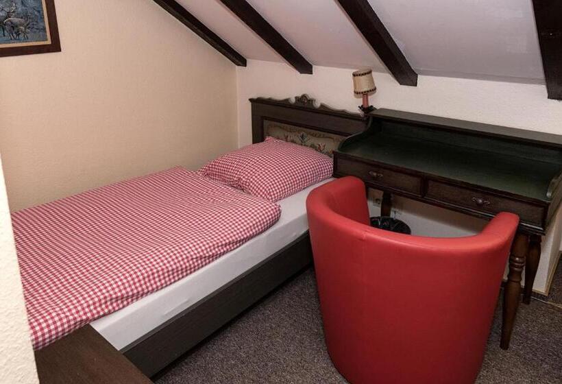 חדר סטנדרט לשלושה, Restaurant Johanniskreuz