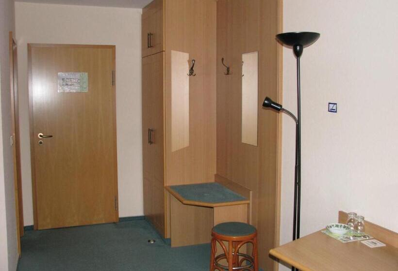 Номер Стандарт Трехместный, & Restaurant Zur Weintraube