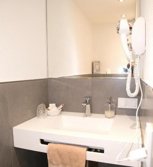 标准单人间, Zur Alten Quelle