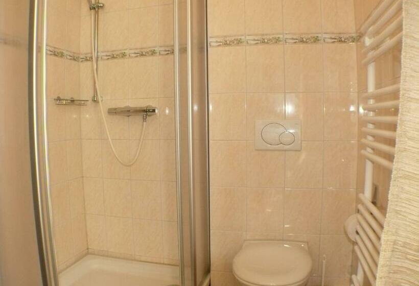 חדר סטנדרט לשלושה, Zur Deutschen Eiche