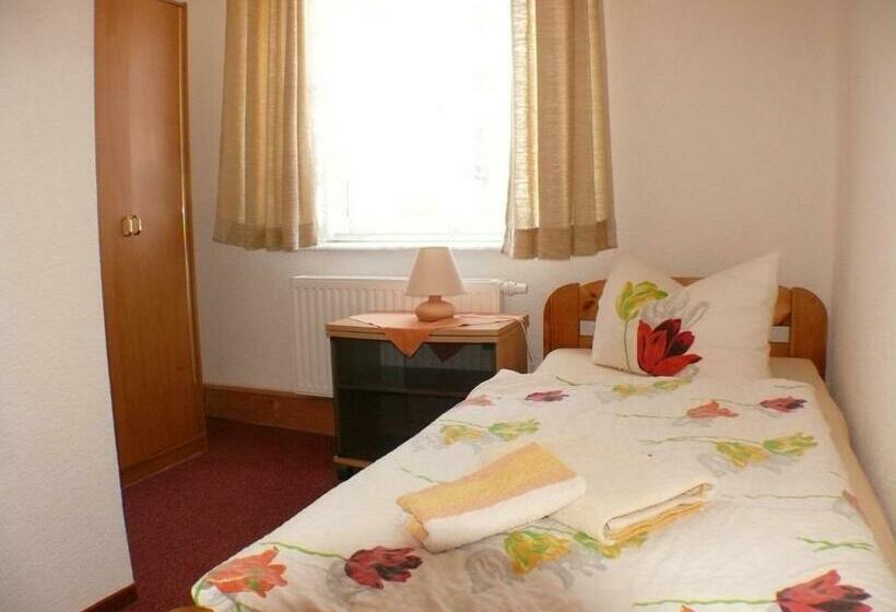 חדר סטנדרט לשלושה, Zur Deutschen Eiche