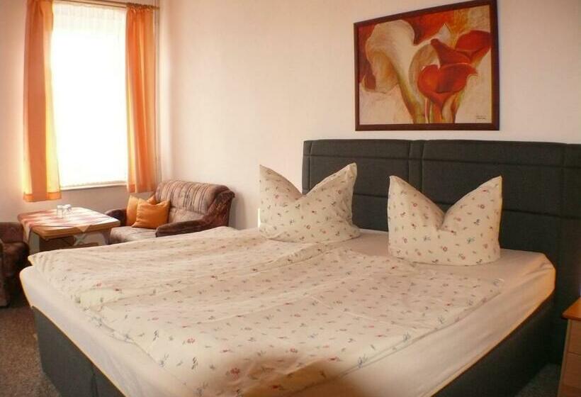 חדר סטנדרט לשלושה, Zur Deutschen Eiche