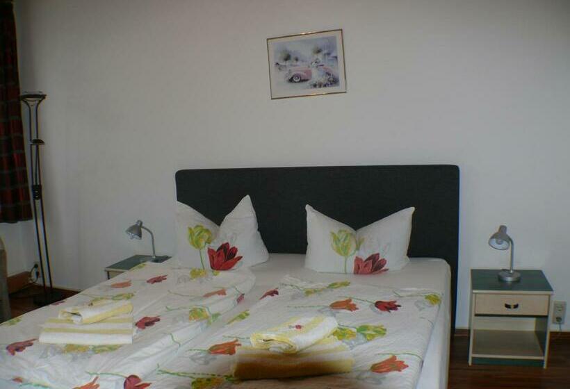 חדר משפחתי, Zur Deutschen Eiche