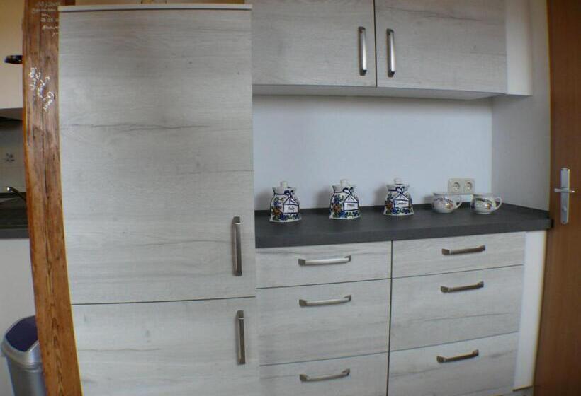 חדר משפחתי, Zur Deutschen Eiche