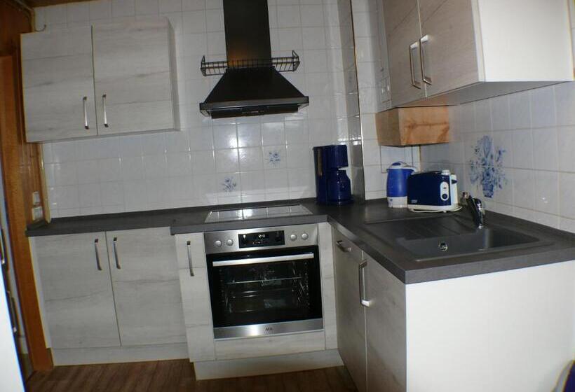 חדר משפחתי, Zur Deutschen Eiche