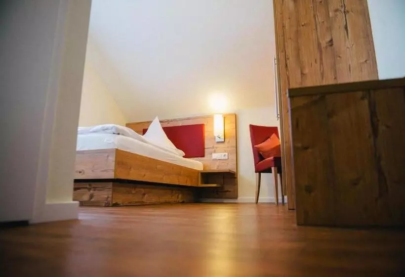 Standard Yhden Hengen Huone, Gasthaus Stroh