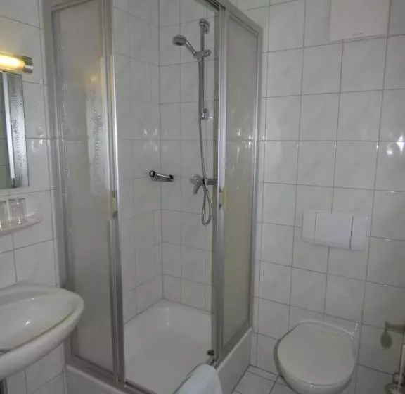Standard Neljän Hengen Huone, Gasthof Zum Fürstenthal
