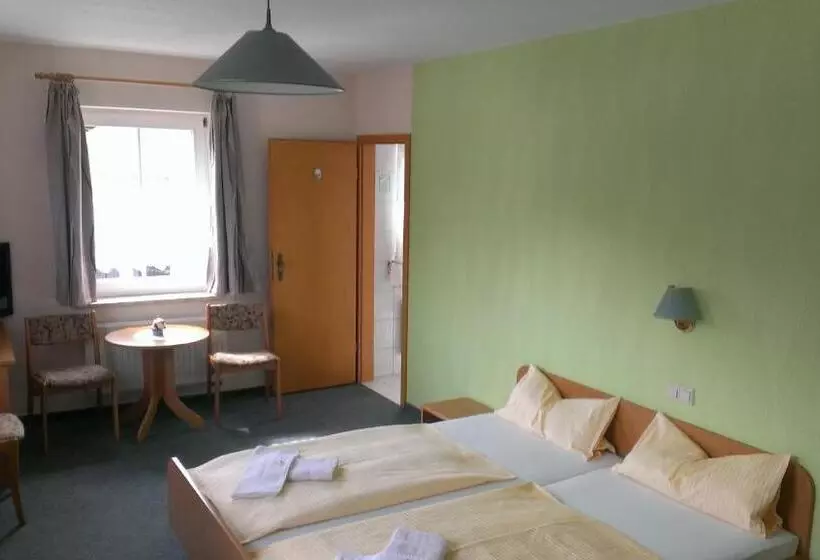 Standard Neljän Hengen Huone, Gasthof Zum Fürstenthal