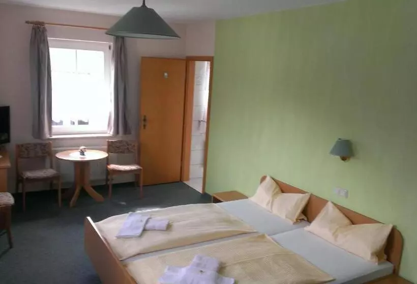 Standard Neljän Hengen Huone, Gasthof Zum Fürstenthal