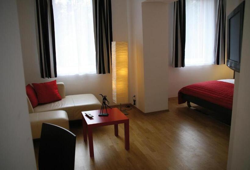 جناح جونيور, Alcatraz Hotel Am Japanischen Garten