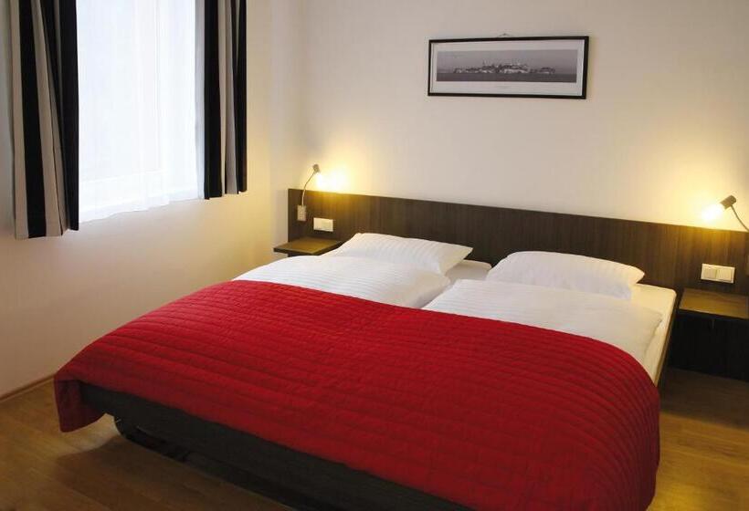 جناح جونيور, Alcatraz Hotel Am Japanischen Garten