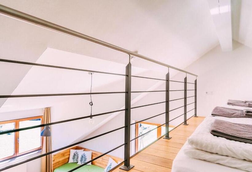 スタンダードスタジオ, Gut Hügle Erlebnishof