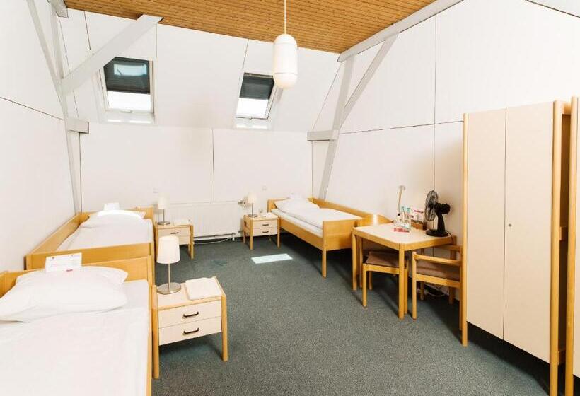 غرفة قياسية ثلاثية حمام مشترك, Bildungshaus St. Bernhard  Wohnen Und Tagen