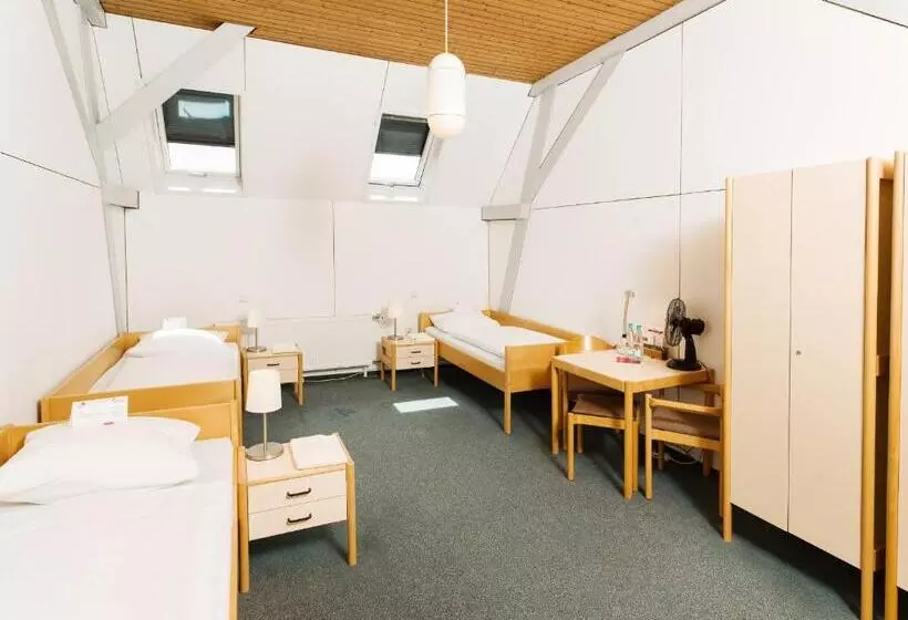 اتاق استاندارد سه تخته با سرویس بهداشتی مشترک, Bildungshaus St. Bernhard  Wohnen Und Tagen