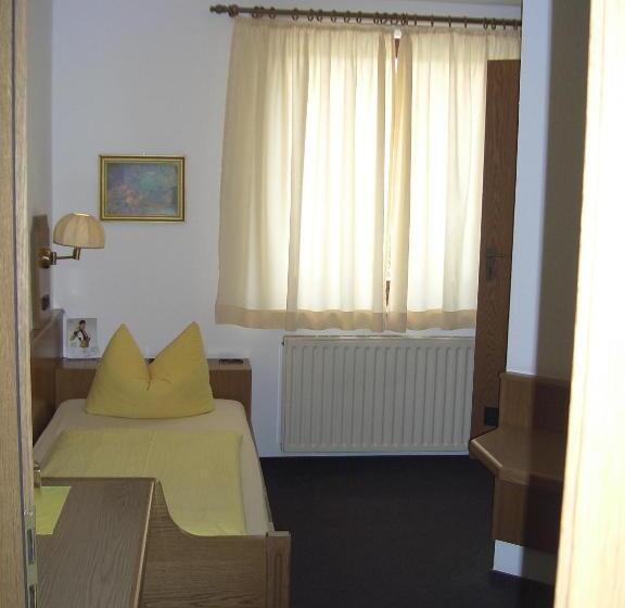 غرفة قياسية فردية, Feuerbacher Hof