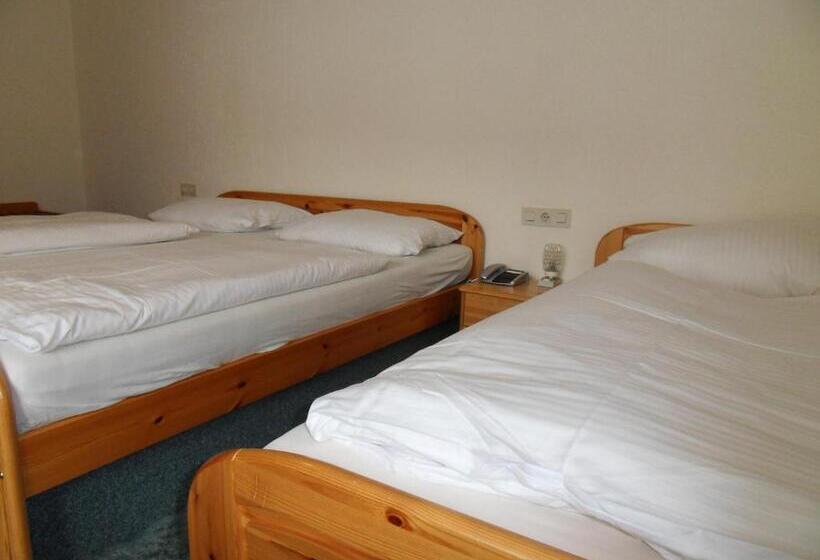 غرفة قياسية ثلاثية, Grüner Baum