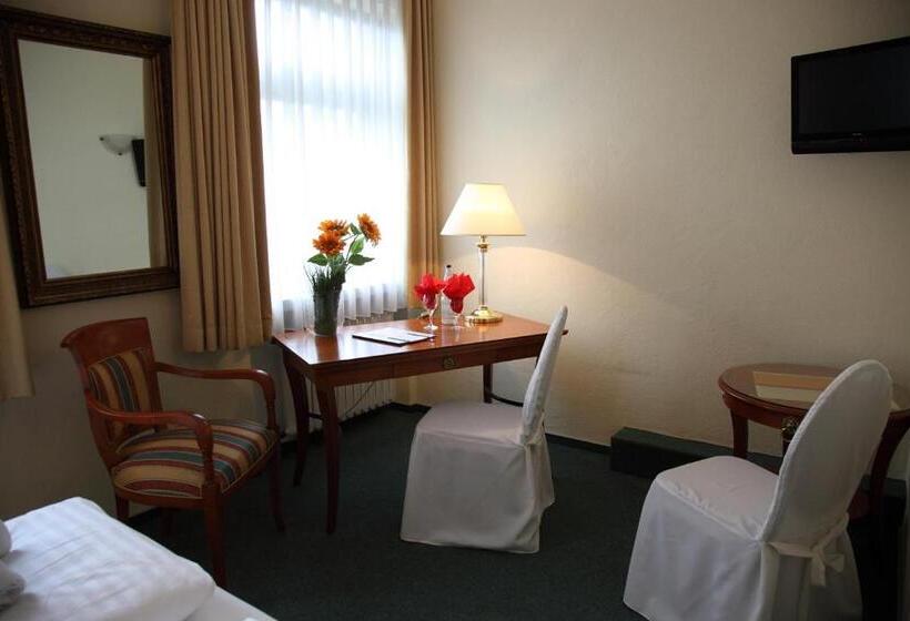 غرفة قياسية فردية, Laacher Lay