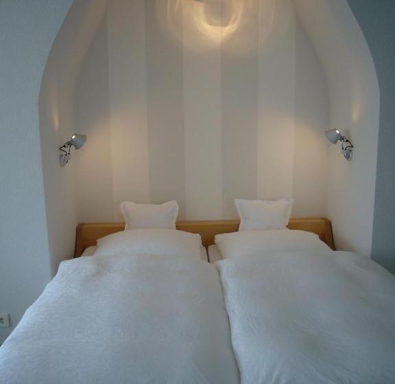 Quarto standard, Marchen Garni