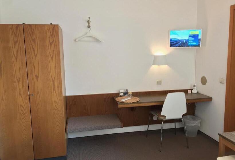 Quarto standart individual, Marchen Garni