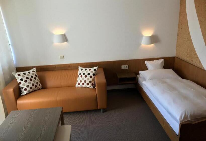 Quarto Estandar Individual, Marchen Garni