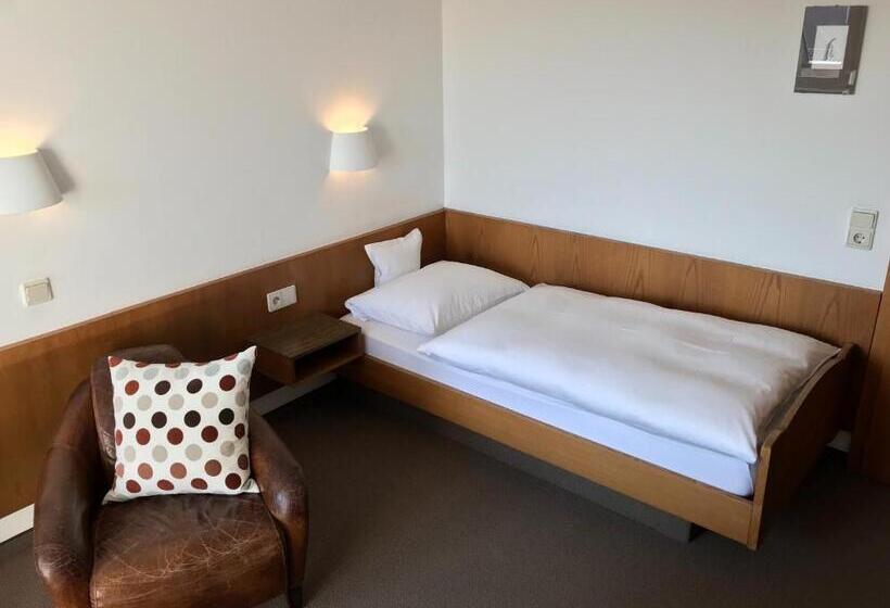 Quarto standart individual, Marchen Garni