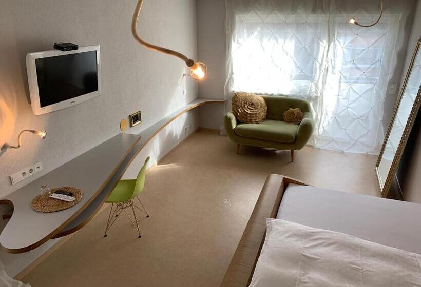 Quarto Estandar, Marchen Garni