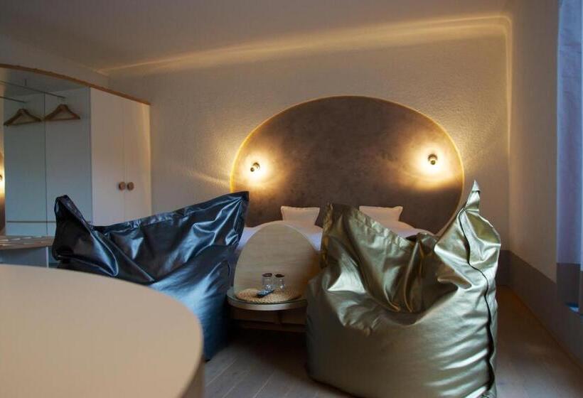 Quarto standard, Marchen Garni