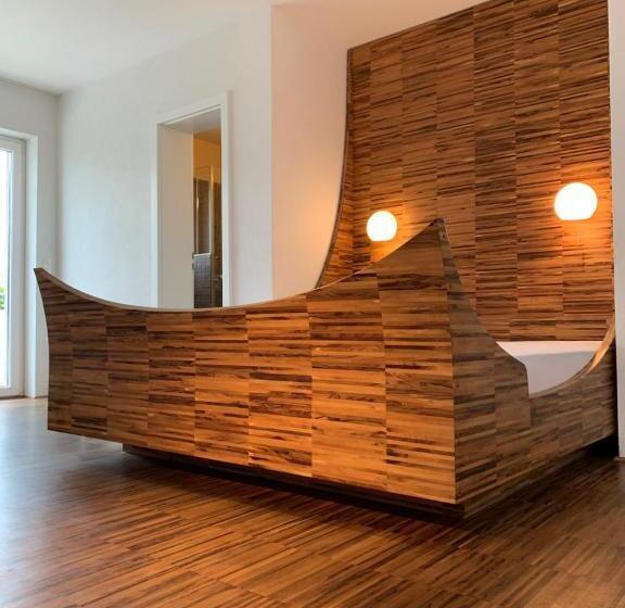Quarto Estandar, Marchen Garni