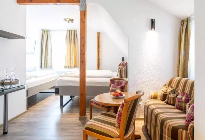 Standard Triple Room, Restaurant Krehl's Linde