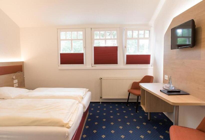 Номер Стандарт, Restaurant Lathener Marsch