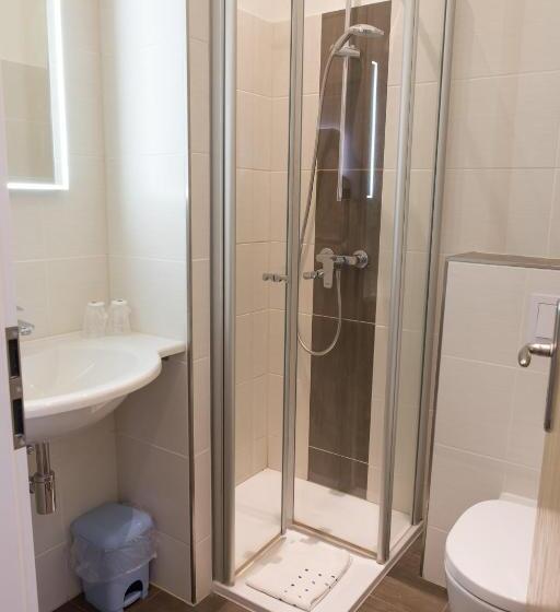 Номер Стандарт, Restaurant Lathener Marsch