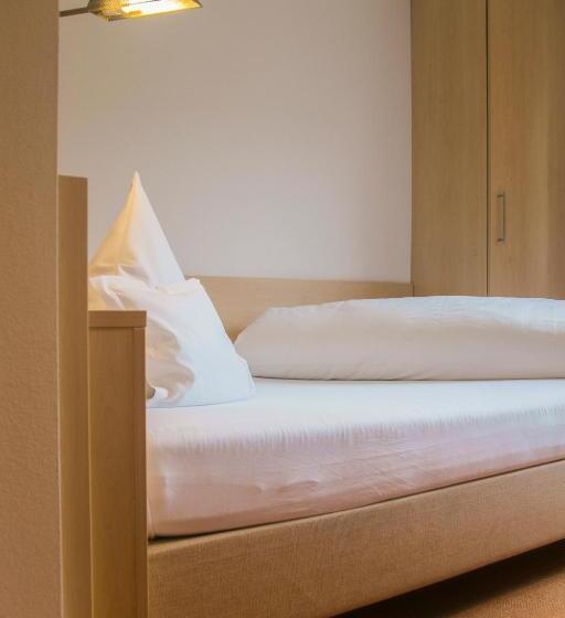 标准单人间, Stausee