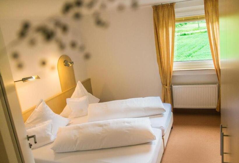 标准三人间, Stausee